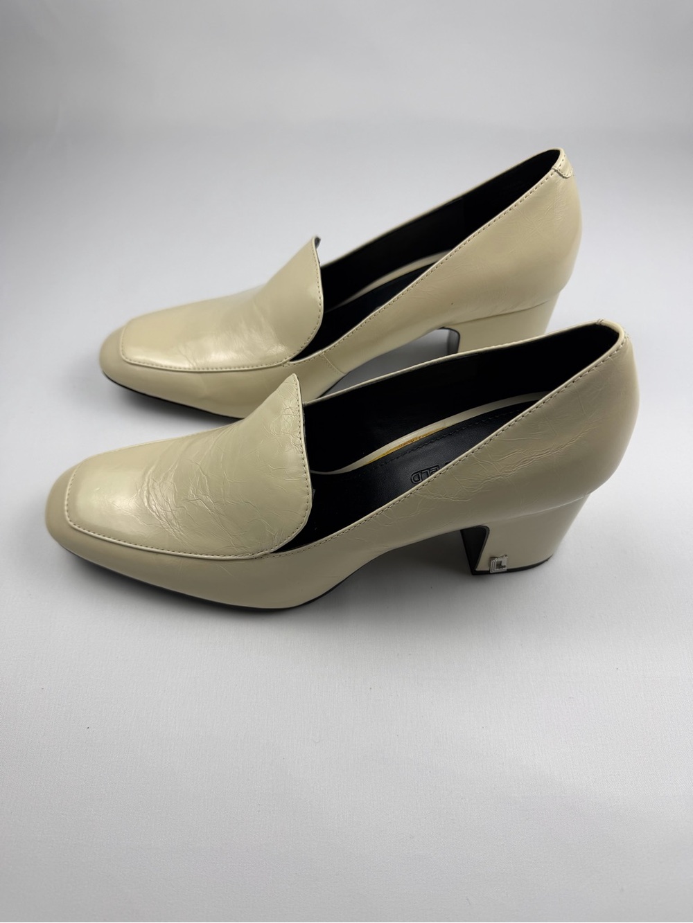 KARL LAGERFELD | Cream Leather Loafers | W10